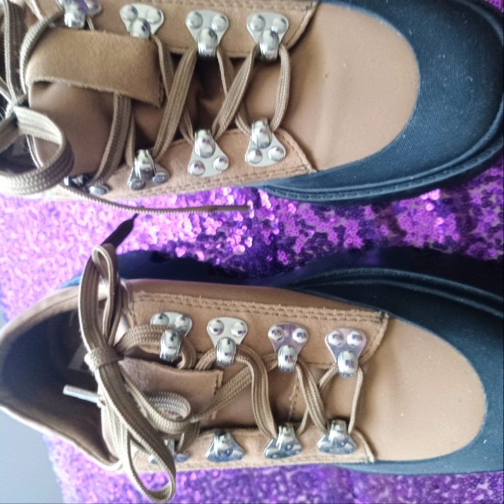 Shoe boots